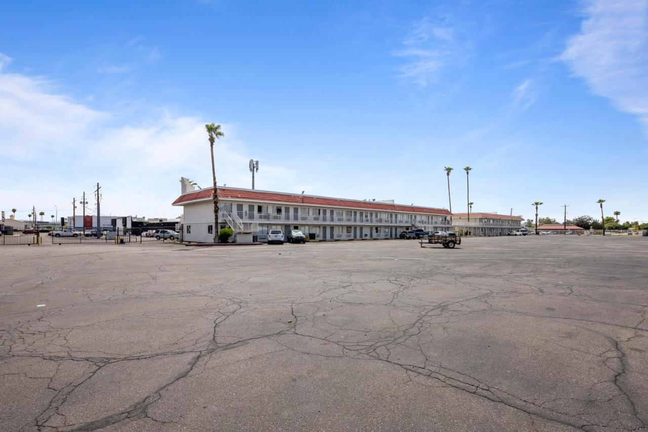 Super 8 By Wyndham Phoenix West Exterior foto